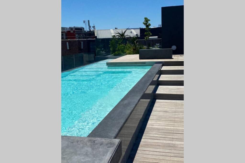 Modern Apartment In The Docklands, De Waterkant, Cape Town Stunning Views, Gorgeous Pool Deck Bagian luar foto