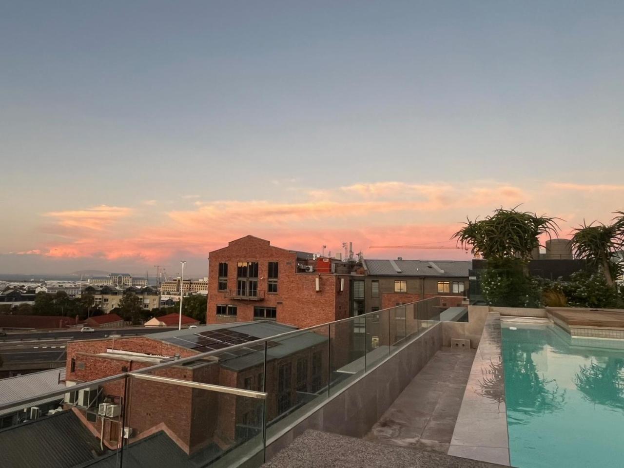Modern Apartment In The Docklands, De Waterkant, Cape Town Stunning Views, Gorgeous Pool Deck Bagian luar foto